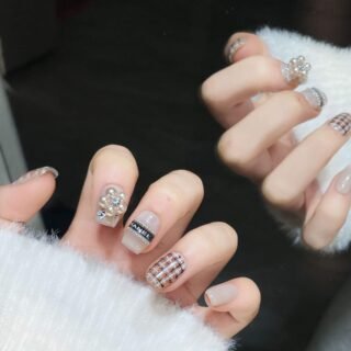 Press on nails