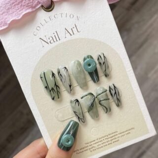 Press on nails